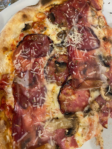 Picerija Osmica - Gastronomija in gostinstvo