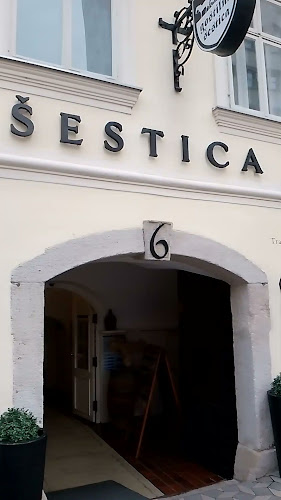 Slovenska cesta 40, 1000 Ljubljana