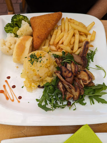 Blejska cesta 6, 4260 Bled