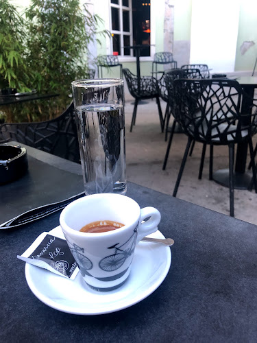 Kavarna Rog - Gastronomija in gostinstvo