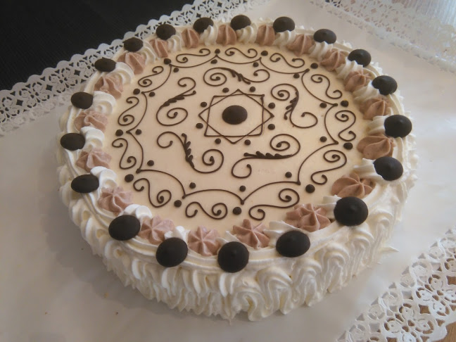 Pastry Shop and Café Opera - Gastronomija in gostinstvo