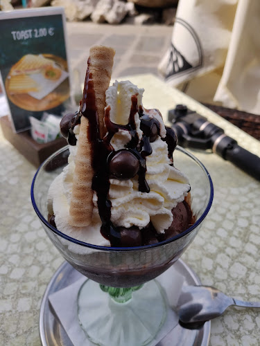 Morski val - Gastronomija in gostinstvo