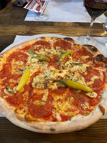 Pizzeria Rustika - Gastronomija in gostinstvo