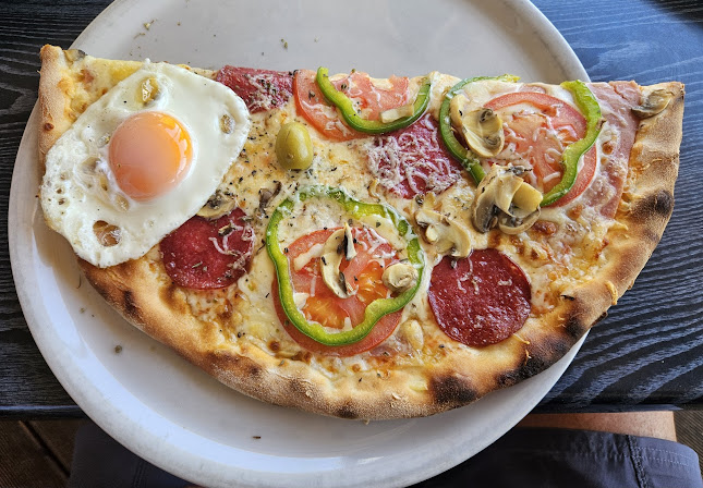 Maxim Sevnica trgovina in gostinstvo D.O.O.; PE pizzerija Maxim - Gastronomija in gostinstvo