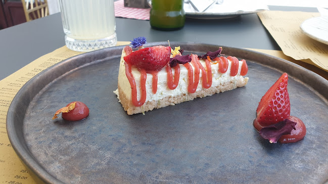 Rostelin - Gastronomija in gostinstvo