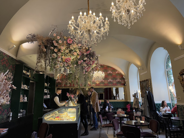 Opinii despre Kavarna Zvezda în Ljubljana - Gastronomija in gostinstvo