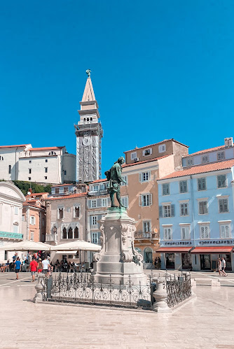 Mestna Kavarna - Gastronomija in gostinstvo