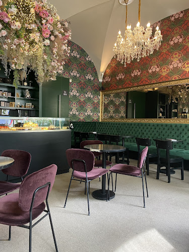 Kavarna Zvezda - Gastronomija in gostinstvo