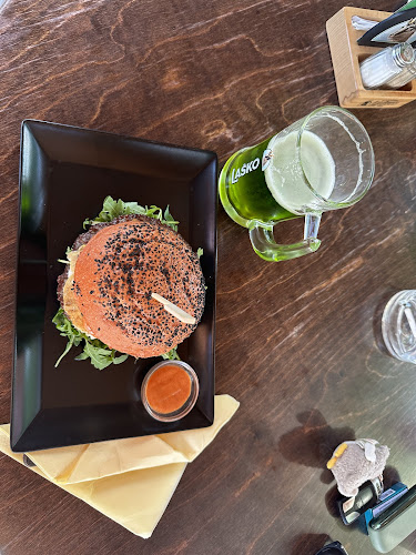 Fuul Burger hiša Vojnik - Gastronomija in gostinstvo