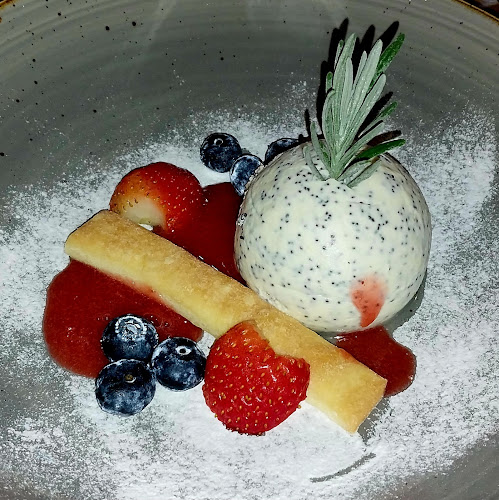 Majerija - Gastronomija in gostinstvo