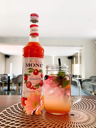 MOON Lounge and Coffe Bar - Gastronomija in gostinstvo