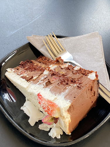 Tavci Kuhna & Ayatana deli