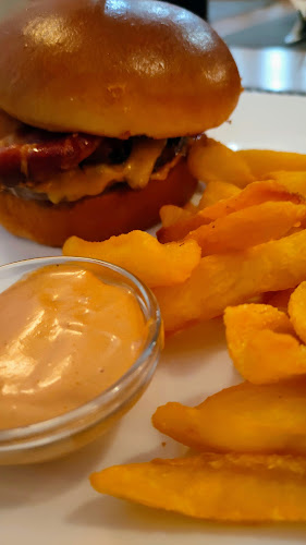 Comentarii opinii despre Okrepčevalnica Arkada