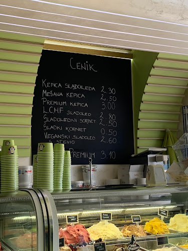 Opinii despre I love Yoogurtlandia în Izola - Gastronomija in gostinstvo