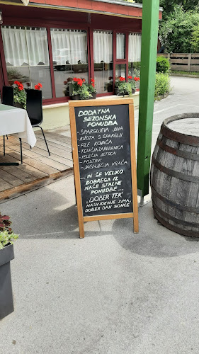 Gostilna pod starim kozolcem - Hiša Lisjak - Gastronomija in gostinstvo