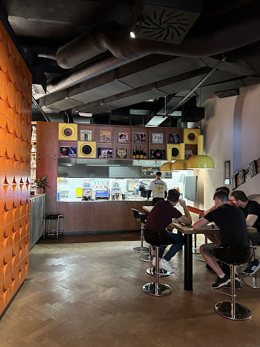 Slovenska cesta 25, 1000 Ljubljana