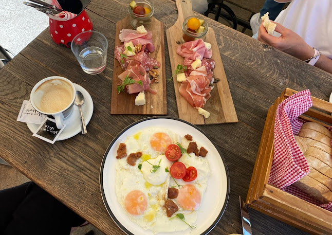 Cankarjevo nabrežje 13, 1000 Ljubljana