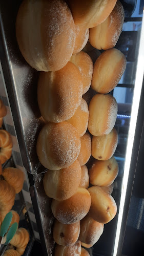 Delvina, pekarstvo in slaščičarstvo, d.o.o. - Gastronomija in gostinstvo