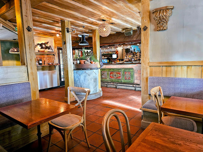 Pizzeria & Bar Hombre - Gastronomija in gostinstvo