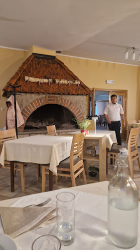 Opinii despre Ob kaminu în Postojna - Gastronomija in gostinstvo
