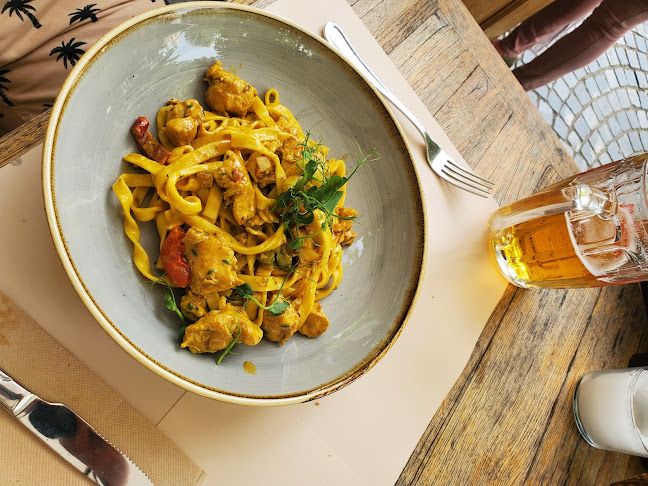 Petkovškovo nabrežje 21, 1000 Ljubljana