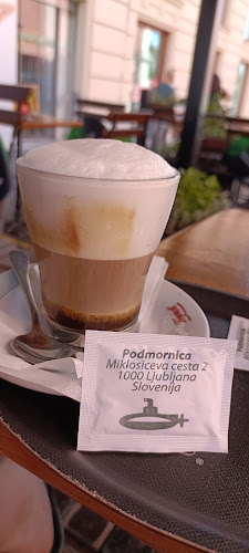 Dnevni Bar Podmornica - Gastronomija in gostinstvo