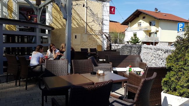 Kavarna Napoleon - Gastronomija in gostinstvo