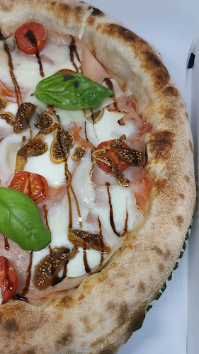 Opinii despre Picerija Šmonca în Mavčiče - Gastronomija in gostinstvo