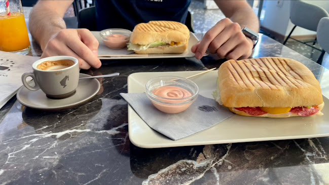 Tartinijev trg 3, 6330 Piran