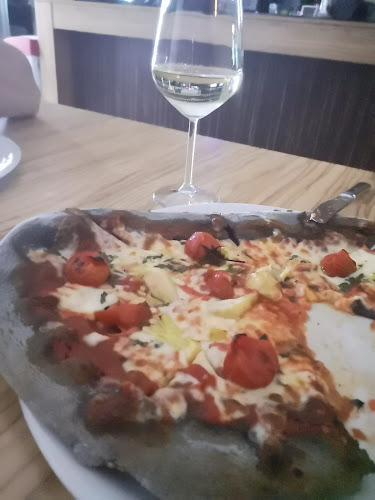 Cesta na Vrhovce 4, 1000 Ljubljana