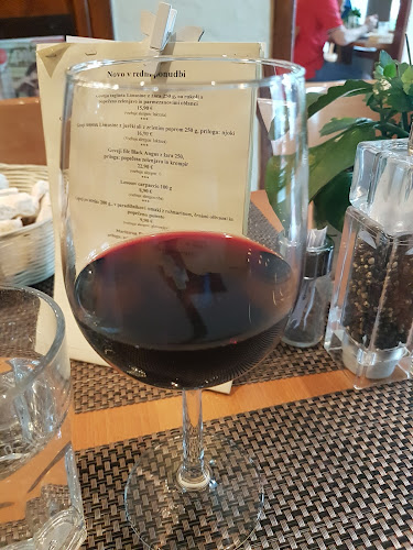 Opinii despre Favola, restavracija & pizzerija în Ljubljana - Gastronomija in gostinstvo