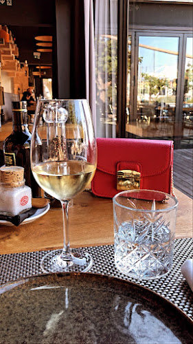 Savor bistro & wine bar