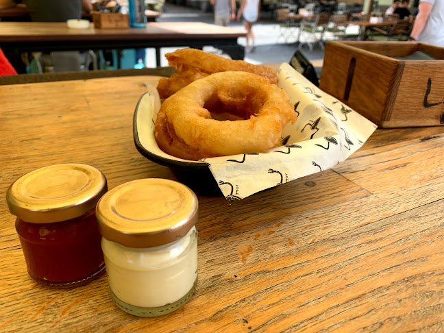 Cankarjevo nabrežje 3, 1000 Ljubljana