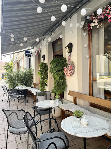 Kavarna Torteraj - Gastronomija in gostinstvo