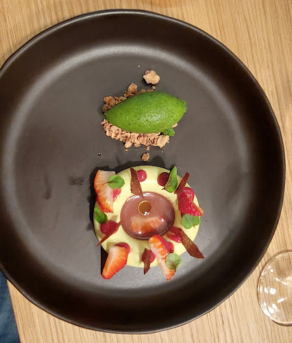 Pot za Brdom 4, 1000 Ljubljana