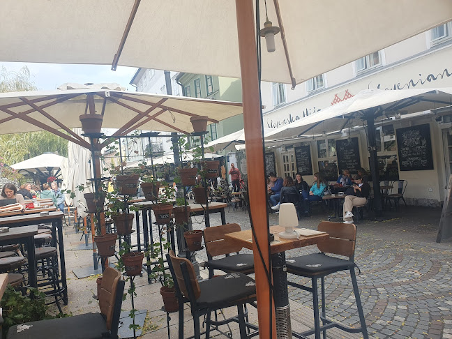 Slovenska Hiša - Gastronomija in gostinstvo