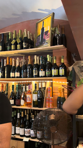 Opinii despre Vineria del Ponte - wine shop with a wide variety of labels from Slovenia în Ljubljana - Gastronomija in gostinstvo