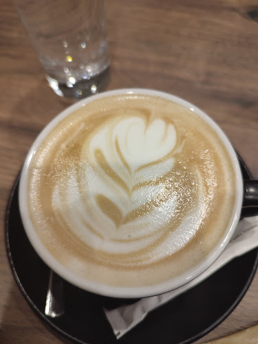 Opinii despre Kavarna Pulz în Ljubljana - Gastronomija in gostinstvo