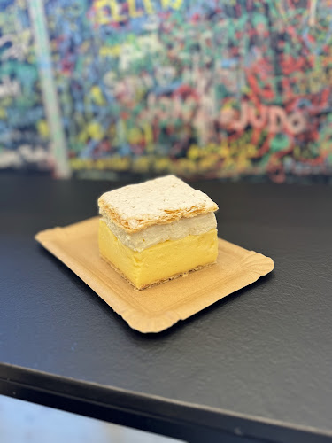 Market by the Lake - Bled