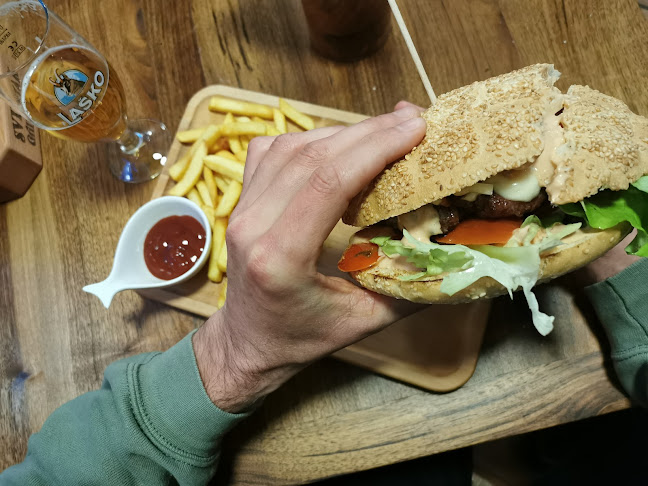 Comentarii opinii despre Svinjak Bar & Grill