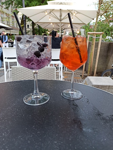 Nabrežje 15 - Gastronomija in gostinstvo