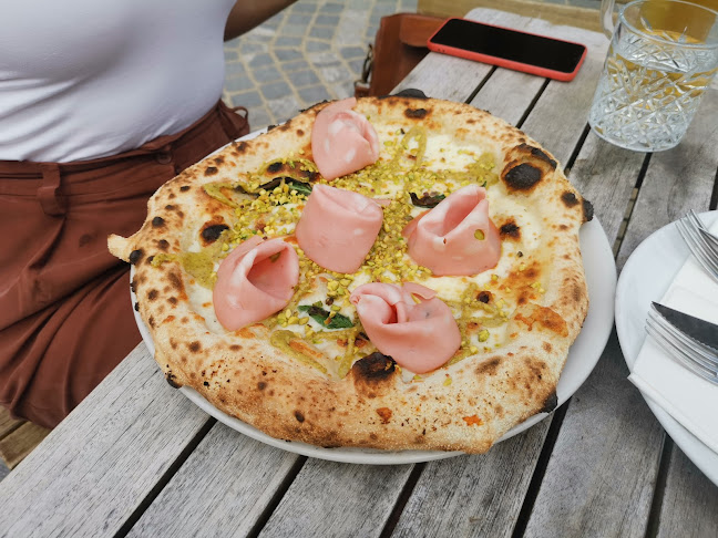 Glavni trg 8, 2000 Maribor