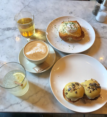 Petkovškovo nabrežje 65, 1000 Ljubljana