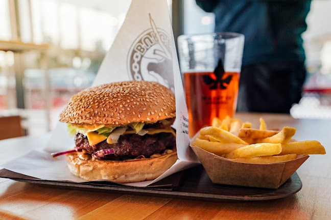 Opinii despre Zmajeva votlina in 7 burger în Rečica ob Savinji - Gastronomija in gostinstvo