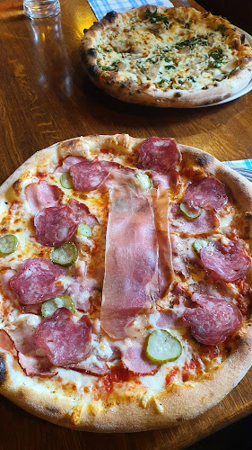 Na Vas' Pizzerija - Gastronomija in gostinstvo