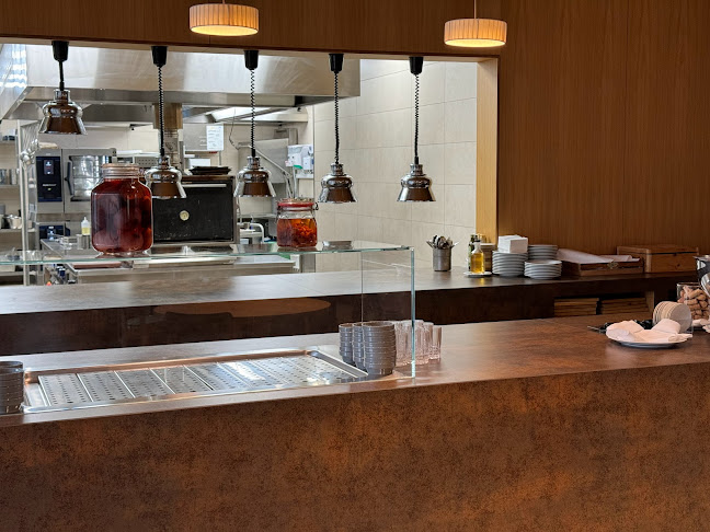 Pot za Brdom 4, 1000 Ljubljana