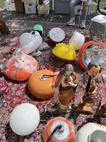 Nedeljski bolšji trg - sejem starin v Ljubljani • Flea Market Ljubljana - Antique fair - Gastronomija in gostinstvo