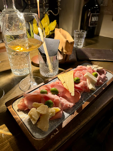 Opinii despre Vinoteka Movia în Ljubljana - Gastronomija in gostinstvo