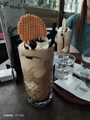 Kavarna Cappuccino - Gastronomija in gostinstvo