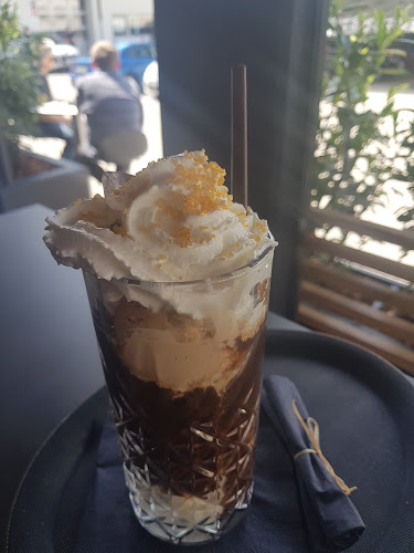 Kavarna Lev Vrhnika - Gastronomija in gostinstvo